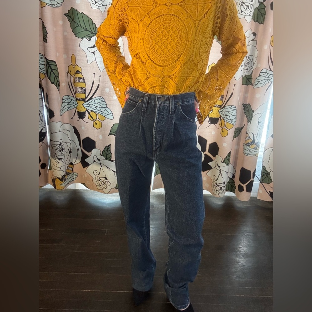 Vintage High waisted pleated wrangler size 26? Very long
